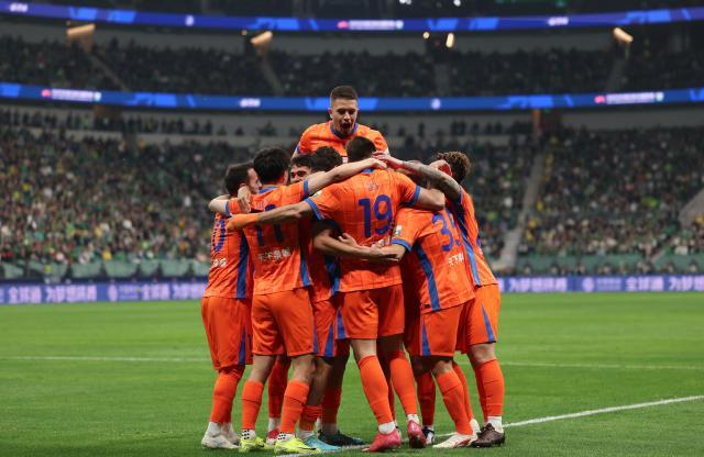 华体会APP-【中超第11轮前瞻】蓉城守护榜首位置 泰山残阵出战